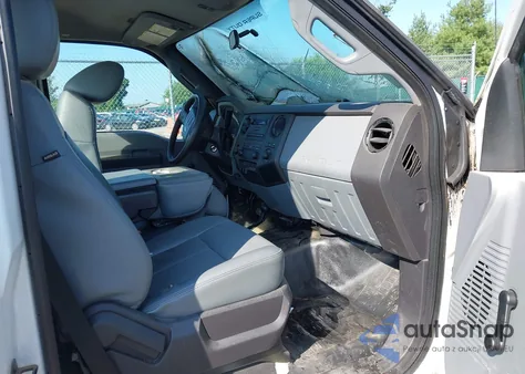 2015 Ford F-250 Xl z USA, uszkodzony, nr VIN 1FTBF2B62FEC81475